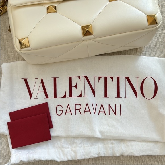 Valentino White and Gold Pyramid Stud Shoulder Bag - Picture 2 of 8